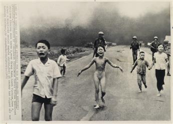 NICK UT (1951- ) Group of 10 signed press and wire service photographs, including his Pulitzer Prize-winning image Children fleeing nap